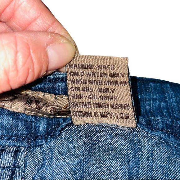 10/$25🦋 Give Me 5ive Medium Wash Denim Bermuda Shorts - Size 14 - Picture 7 of 12